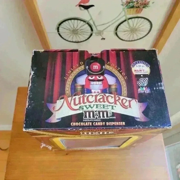 M&M's Open BOX Nutcracker Sweet Candy Dispenser 9" RED Holiday Limited Edition - Picture 6 of 12